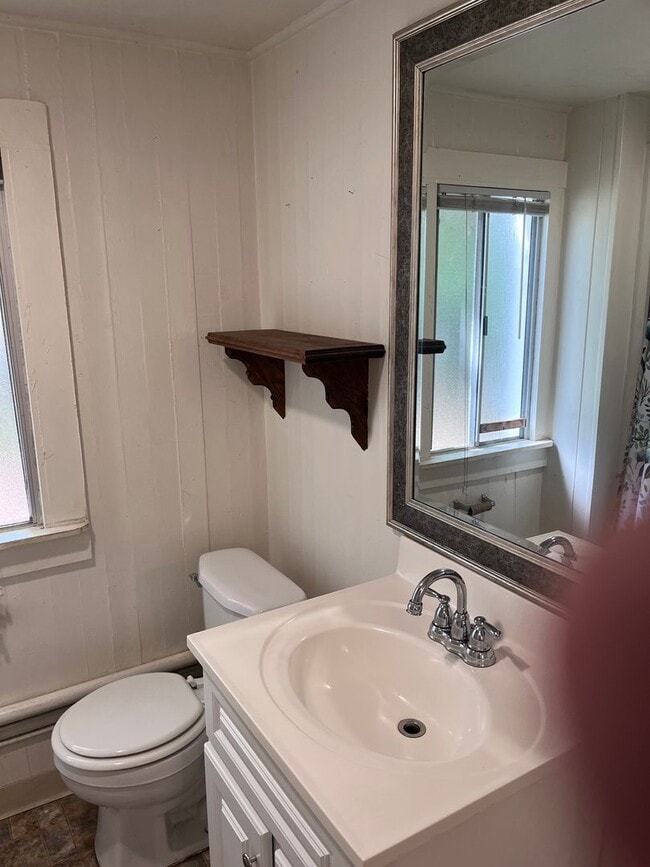 Building Photo - 2 STORY ONE BEDROOM APARTMENT IN PENRYN!