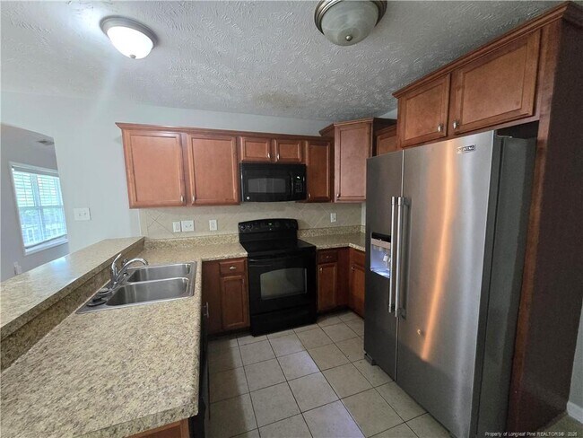 Building Photo - 150 Bear Creek Dr