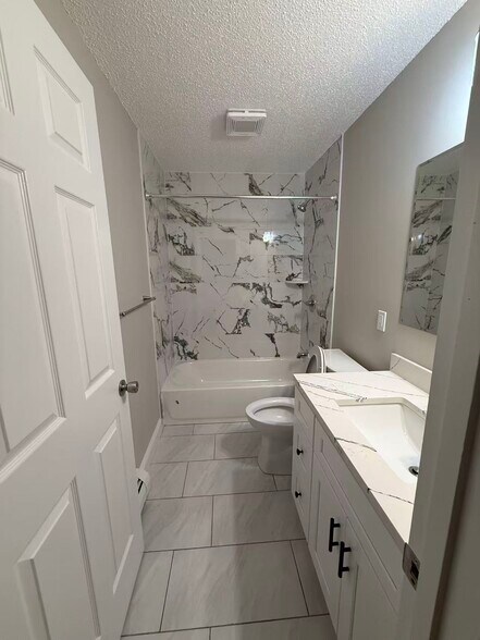 Building Photo - 7 Saint James Pl