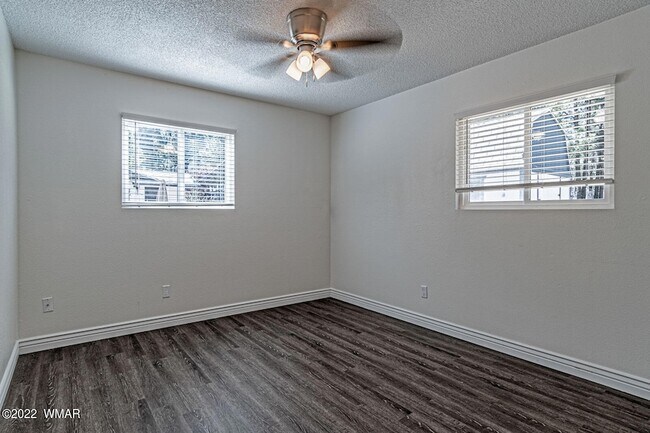 Building Photo - 580 N 9th Dr