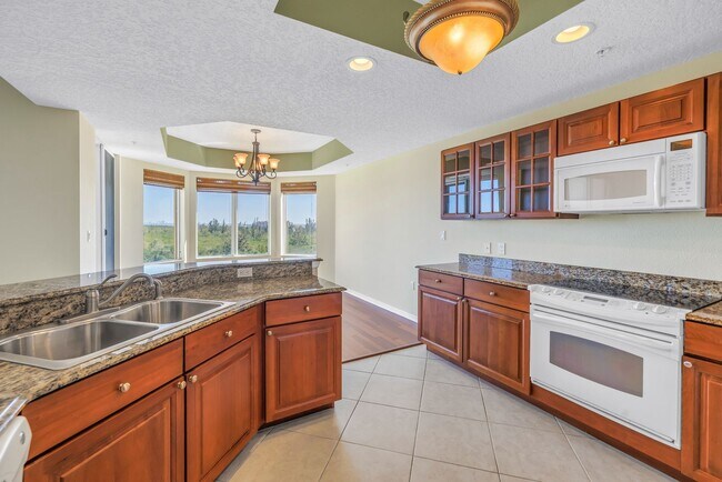 Building Photo - WATER VIEW CONDO 2/2 #714