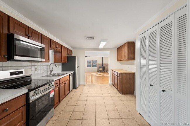 Building Photo - 120 Obtuse Hill Rd