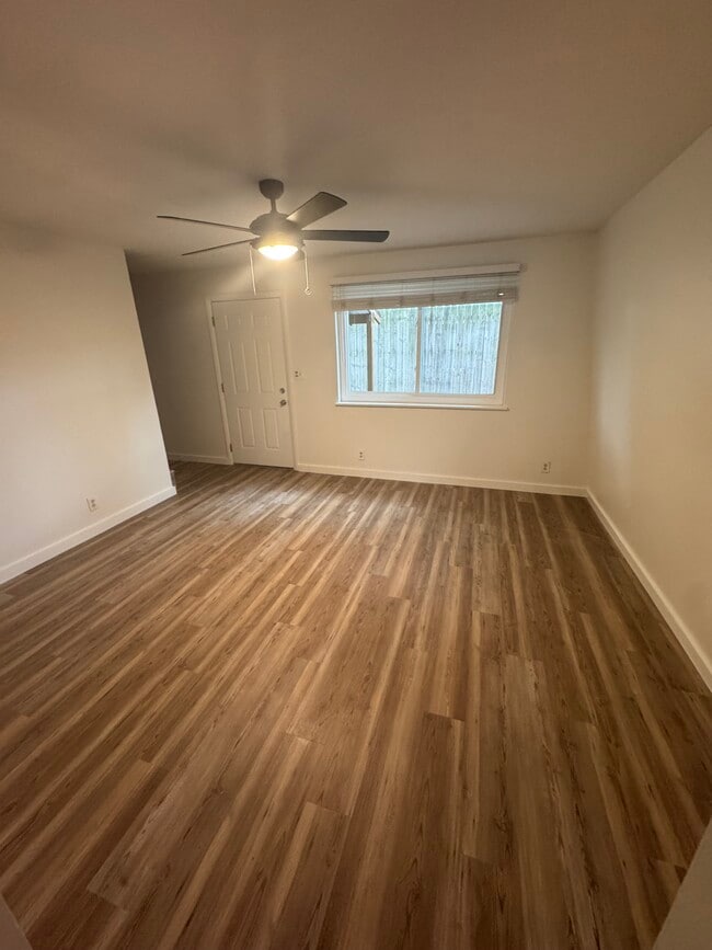 Building Photo - 1825 Flagg Ave