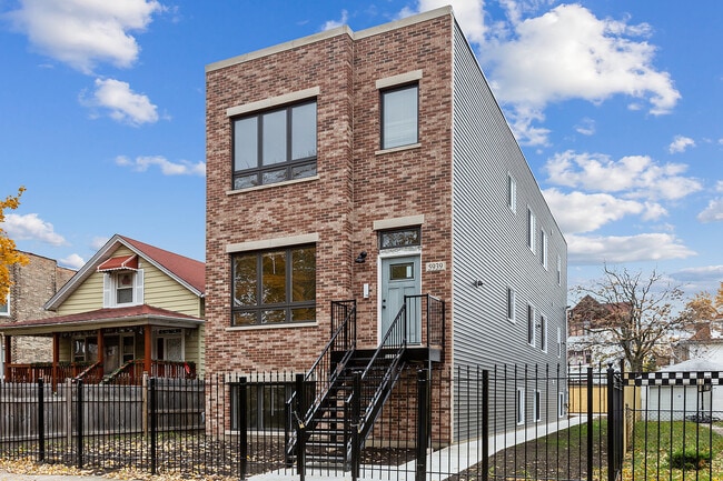 Primary Photo - 5939 W Superior St