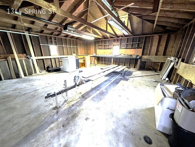 Building Photo - 1344 Spring St