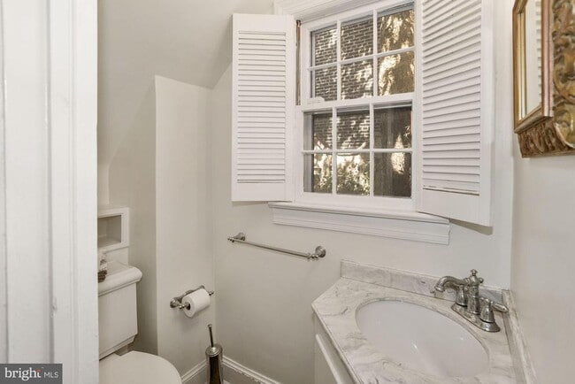 Building Photo - 1537 33rd St NW