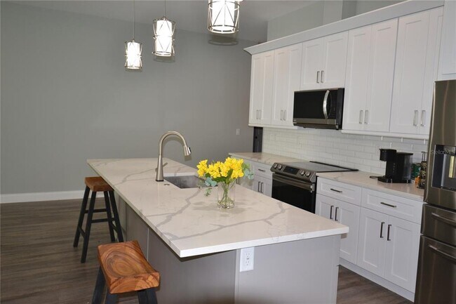 Building Photo - 281 Diogenes St