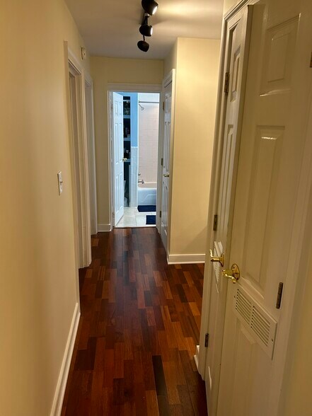 Building Photo - 1800 Jefferson Park Ave