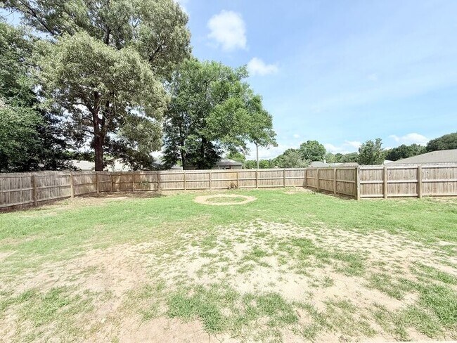 Building Photo - 4530 Chantilly Way