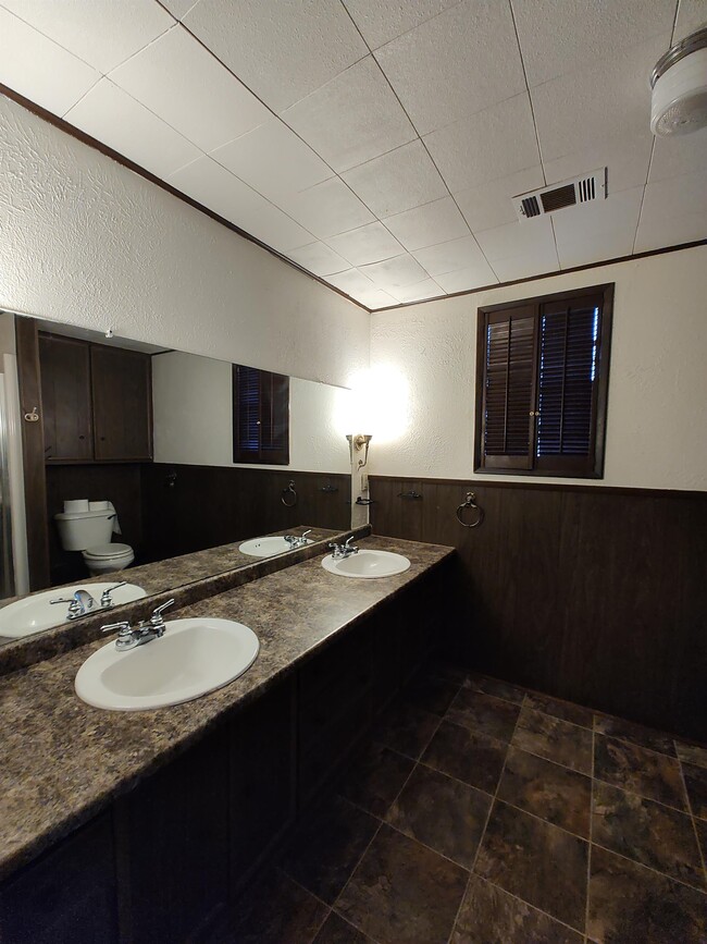 Building Photo - 1110 Johnson Ave