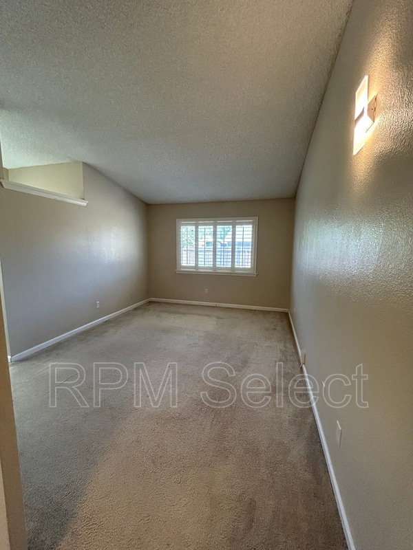 Building Photo - 825 Osprey Way