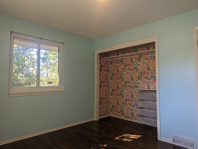 Building Photo - Great ranch home in the heart of Longmont!