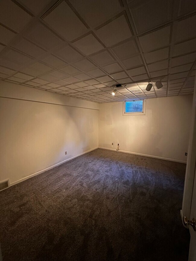 Building Photo - 1250-1254 Evans City Rd