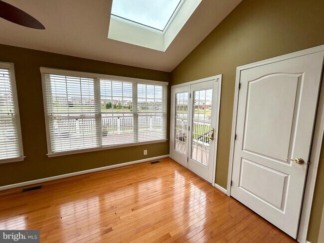 Building Photo - 42650 Nations St