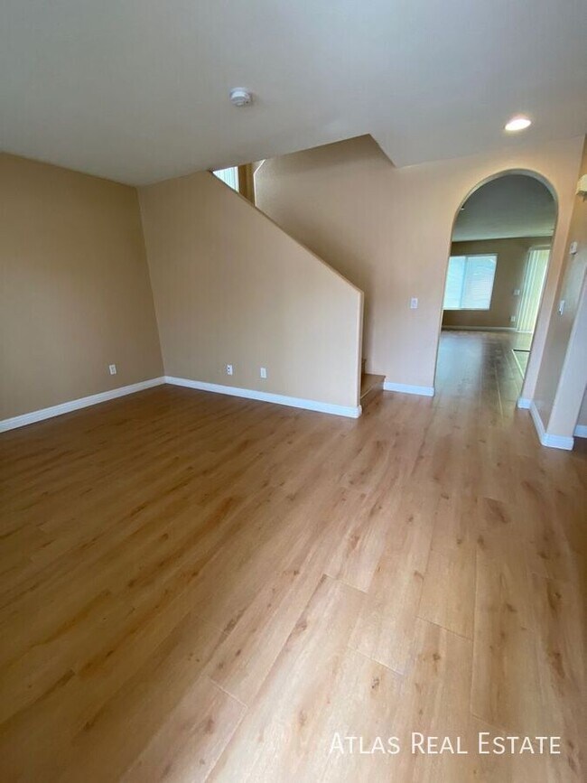 Building Photo - 5345 N Santa Fe Heights St