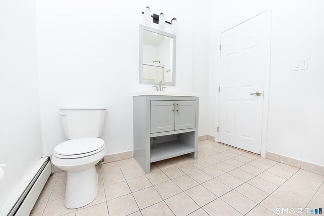 Building Photo - 525 E Main St