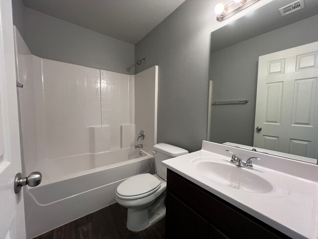 Building Photo - $500 OFF FIRST MONTHS RENT! Home with abov...