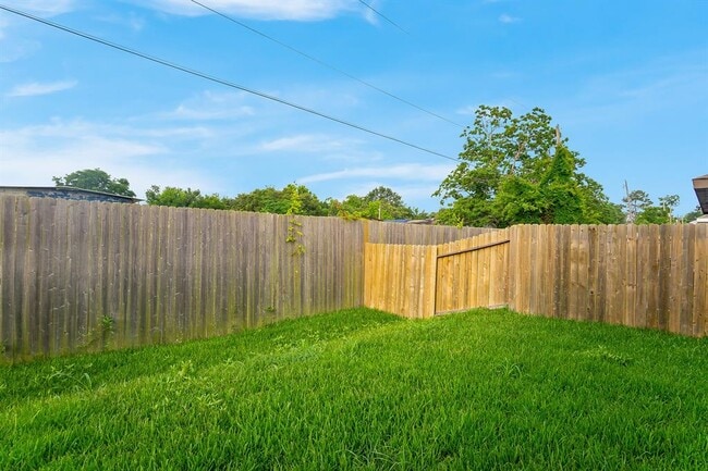 Building Photo - 220 Laura Leigh Ln