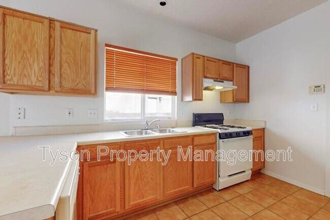 Building Photo - 7509 Cricket Hill Dr NE