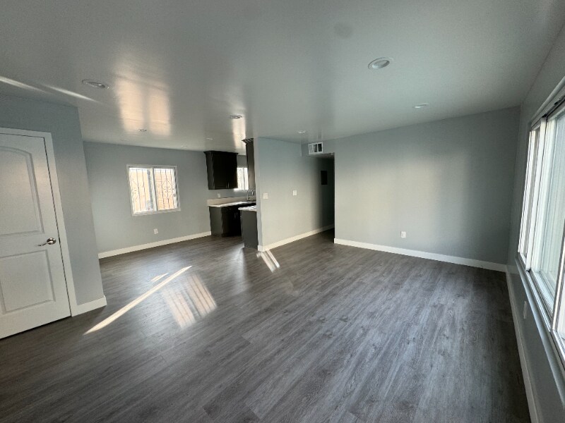 Building Photo - 3232 W 99th St