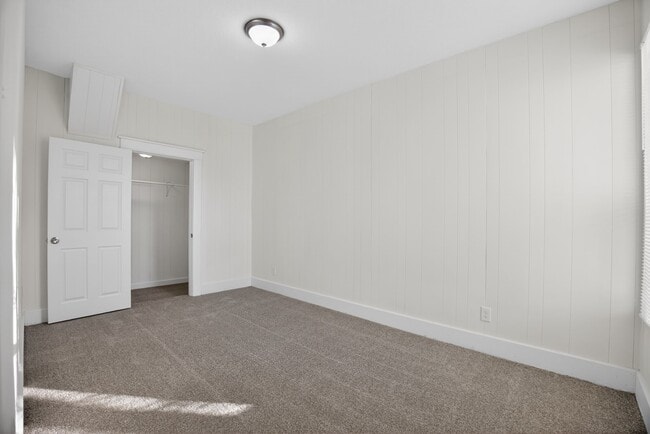 Building Photo - 304 W Vulcan St