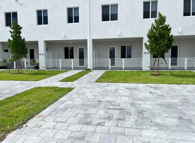 Building Photo - 10270 NW 66th St