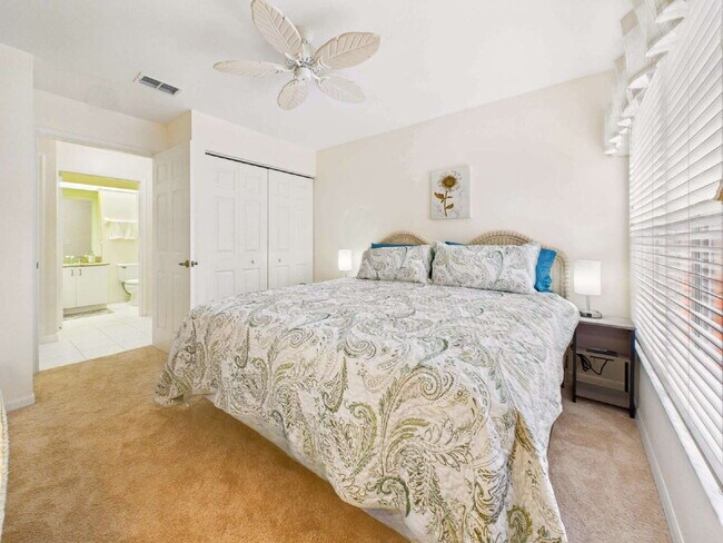 Building Photo - Furnished Seasonal or Annual Rental in Pipers Grove – 3BR Townhome with Lake View