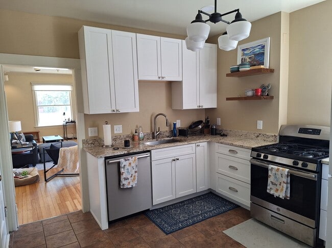 kitchen looking toward living room - 293 South Lafayette Street