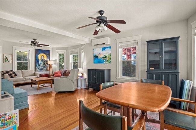 Building Photo - 32 Charles St