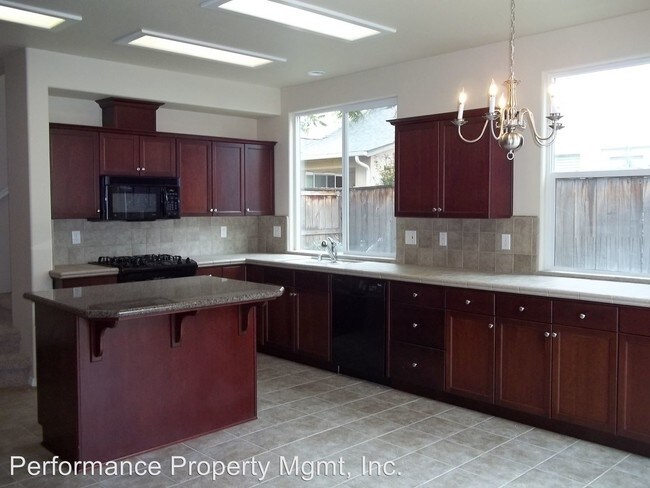 Building Photo - 711 W Barcelona Ln