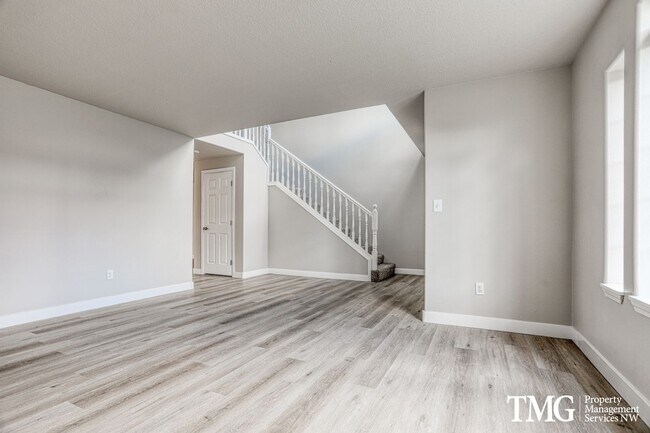 Building Photo - **MI Special: Feb Rent Free!!** 4 Bed 2.5 Bath Home Near Parks, Shopping, and Dining. Main Level ...