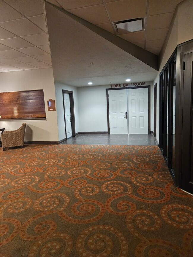 Building Photo - 1 BEDROOM 1 BATH CONDO