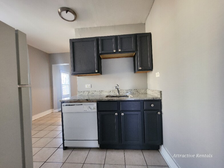 Building Photo - 7321 S Kenwood Ave