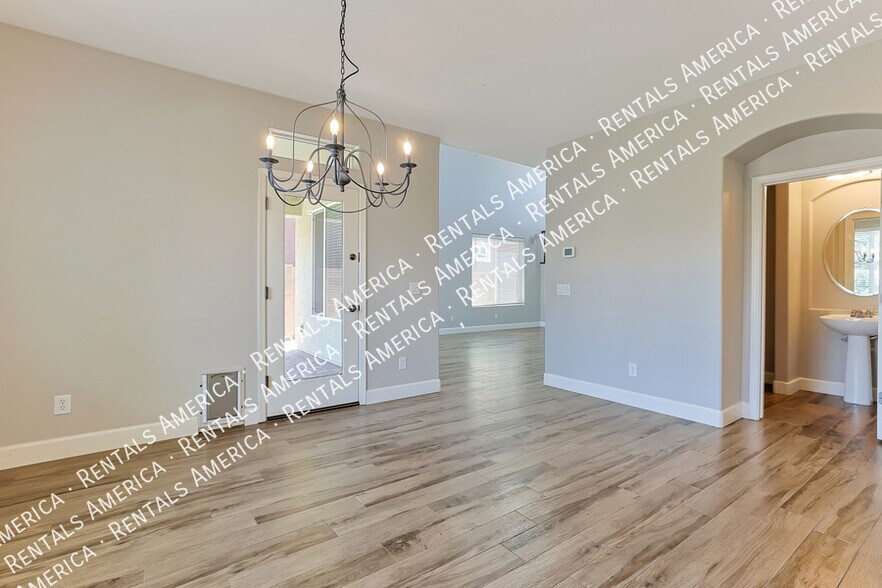 Building Photo - 3424 E Palo Verde St