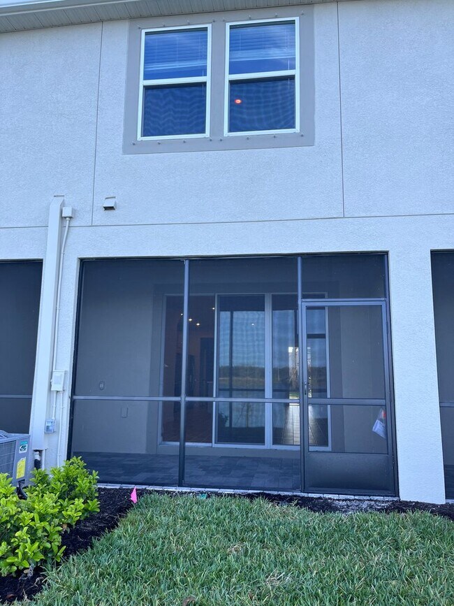 Building Photo - 2345 Summerlit St