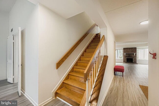 Building Photo - 4 Oakridge Ct