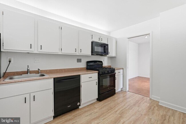 Building Photo - 5500 Friendship Blvd