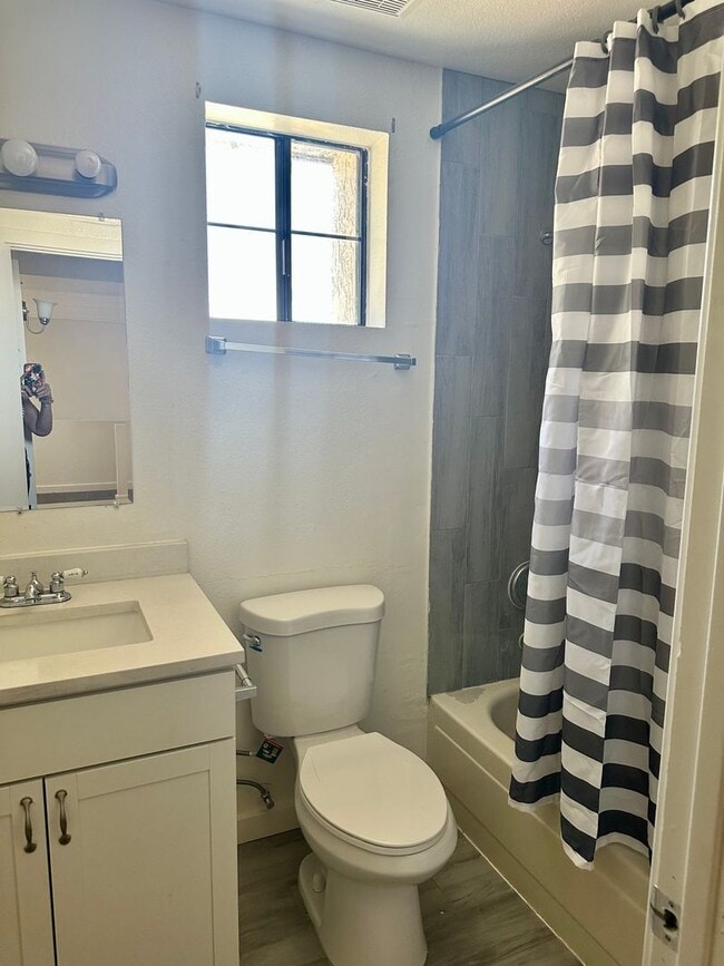 Building Photo - Stylish Towne House in Mesa with Community POOL