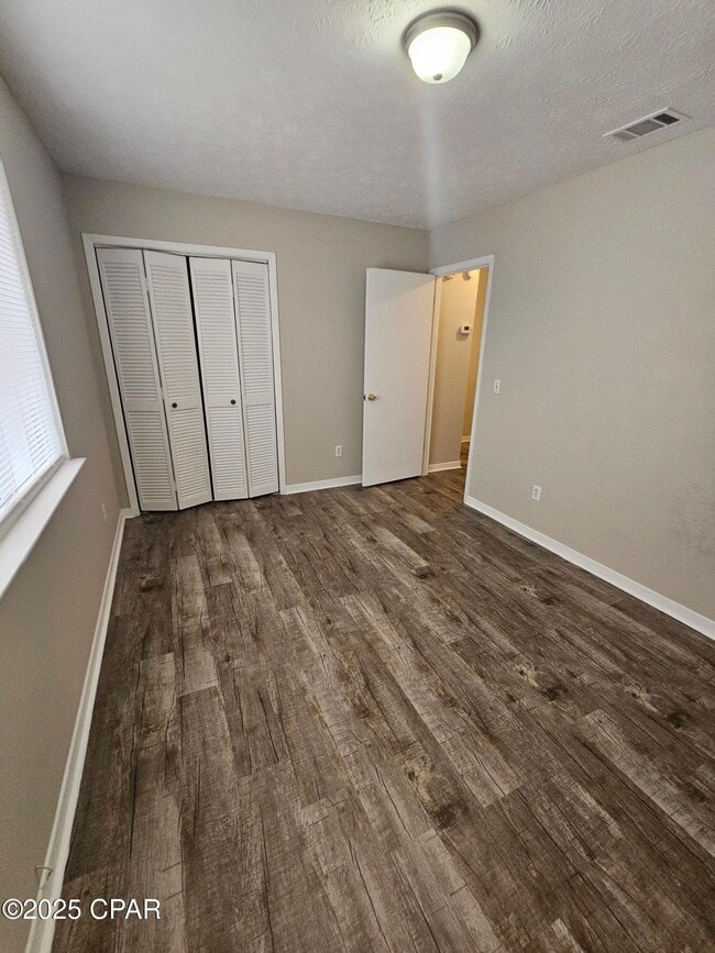 Building Photo - 6405 Lenawee St