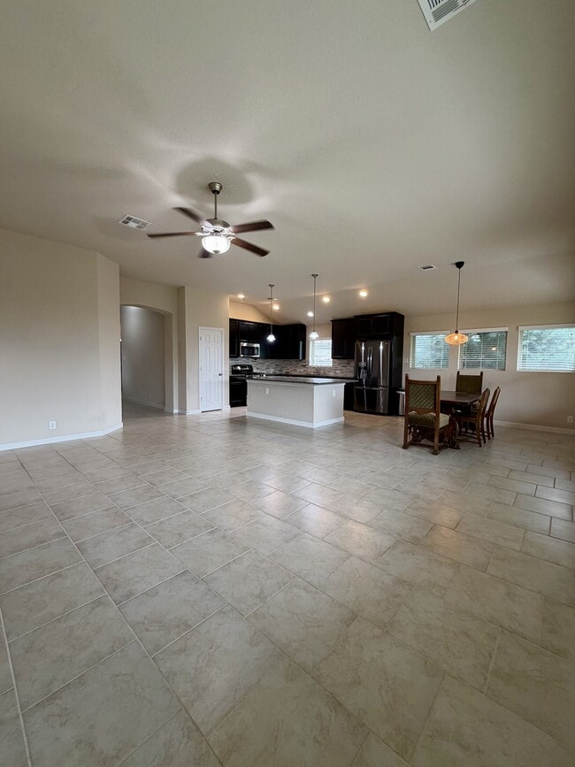 Building Photo - 646 Ridge Lawn Dr