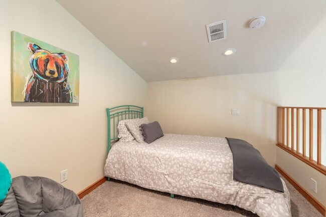 Building Photo - 3228 E Fernan Terrace Dr