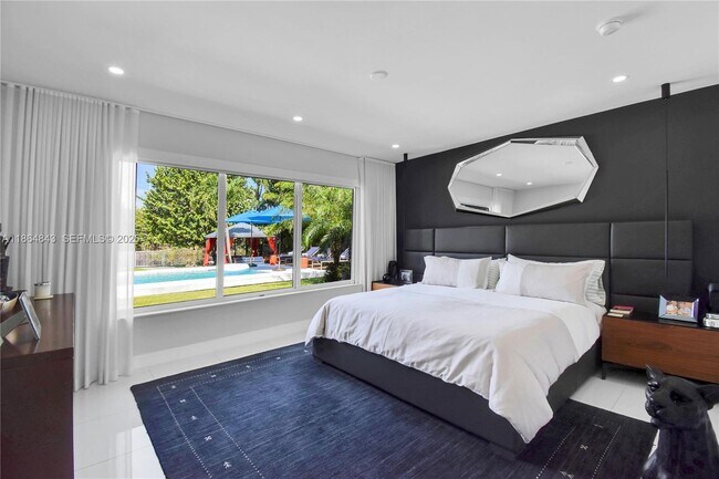 Building Photo - 14441 S Biscayne River Dr