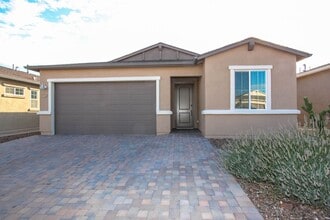 Building Photo - Four Bedroom Saddlewood Home