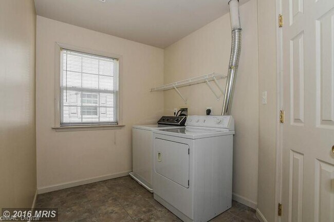 Building Photo - 2109 Bristol Dr