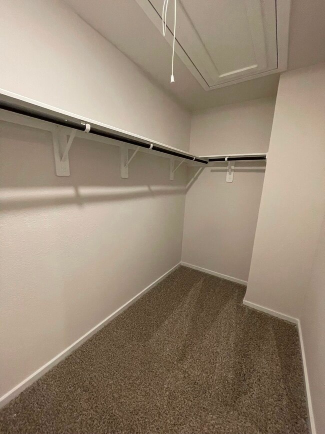Building Photo - 12164 Lexington Heights Dr