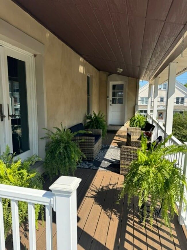 Building Photo - 412 E 4th St