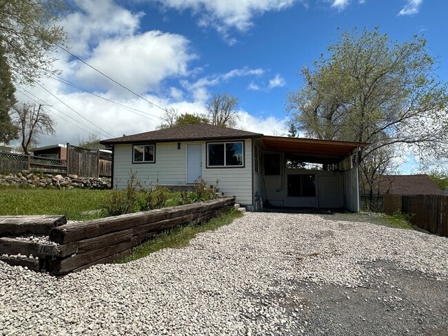 Primary Photo - 1037 Laurel St