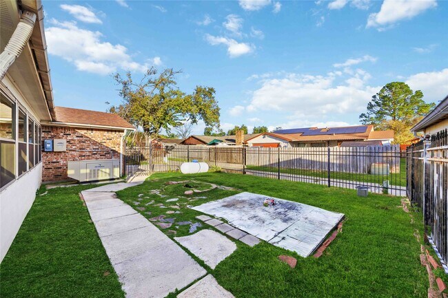 Building Photo - 14515 Merry Meadow Dr