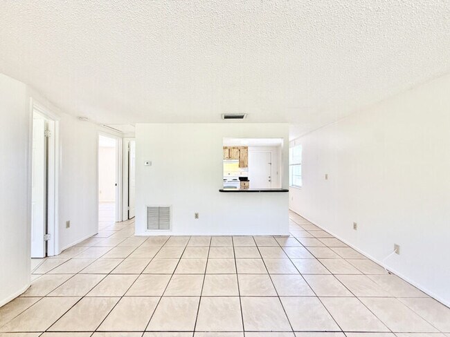 Building Photo - 7071 Bee Ridge Rd