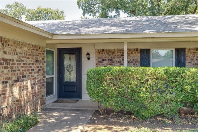 Building Photo - 2101 Warwick Dr